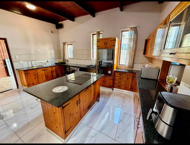 3 BEDROOM HOUSE FOR SALE IN HAYFIELDS